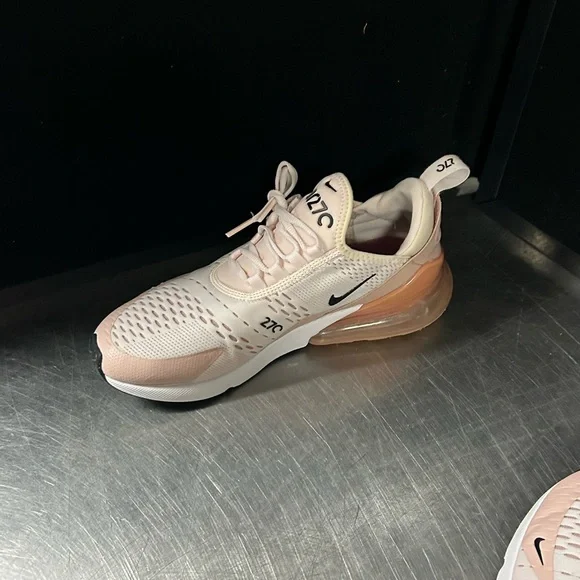 Nike Air Max 270 Size 9 Women’s - Picture 7 of 11